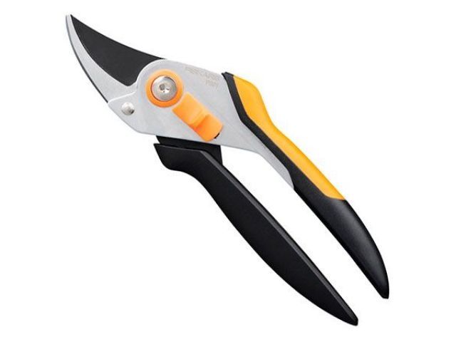 Секатор плоскостной металлический FISKARS Solid  P331