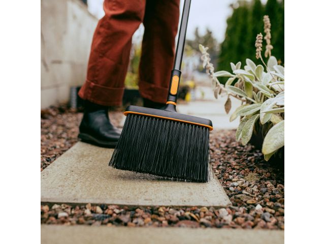 Изображение 4 Щетка для уборки OneClick FISKARS