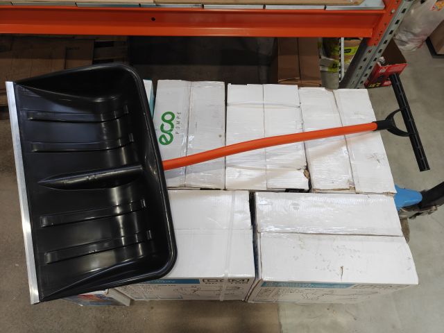 Изображение 1 Лопата-скрепер снеговая пластм. 680х380мм со стальн.черенком STARTUL PROFI (ST9057-3) уцененный (0