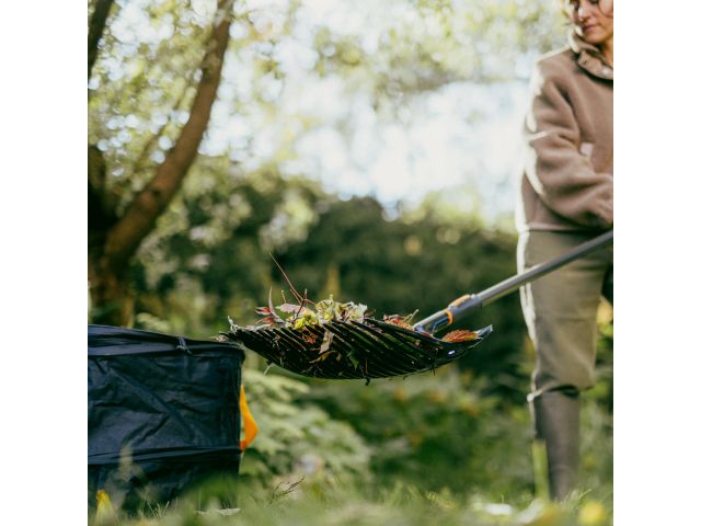 Изображение 4 Грабли-лопата для листьев OneClick FISKARS