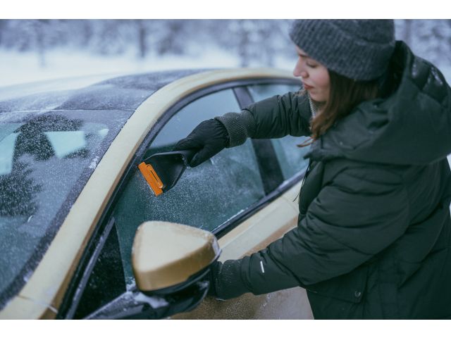 Изображение 5 Скребок автомобильный двусторонний Solid  Duo FISKARS