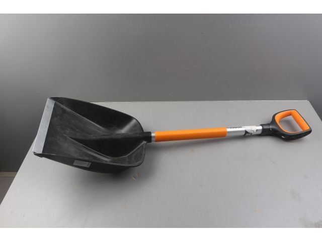 Лопата снеговая автомобильная X-series FISKARS уцененный (3599651745)